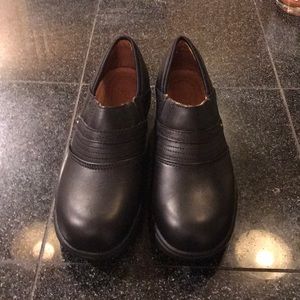 Women’s Ariat steel Toed Safety Clogs